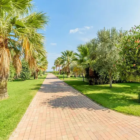Garden 4*